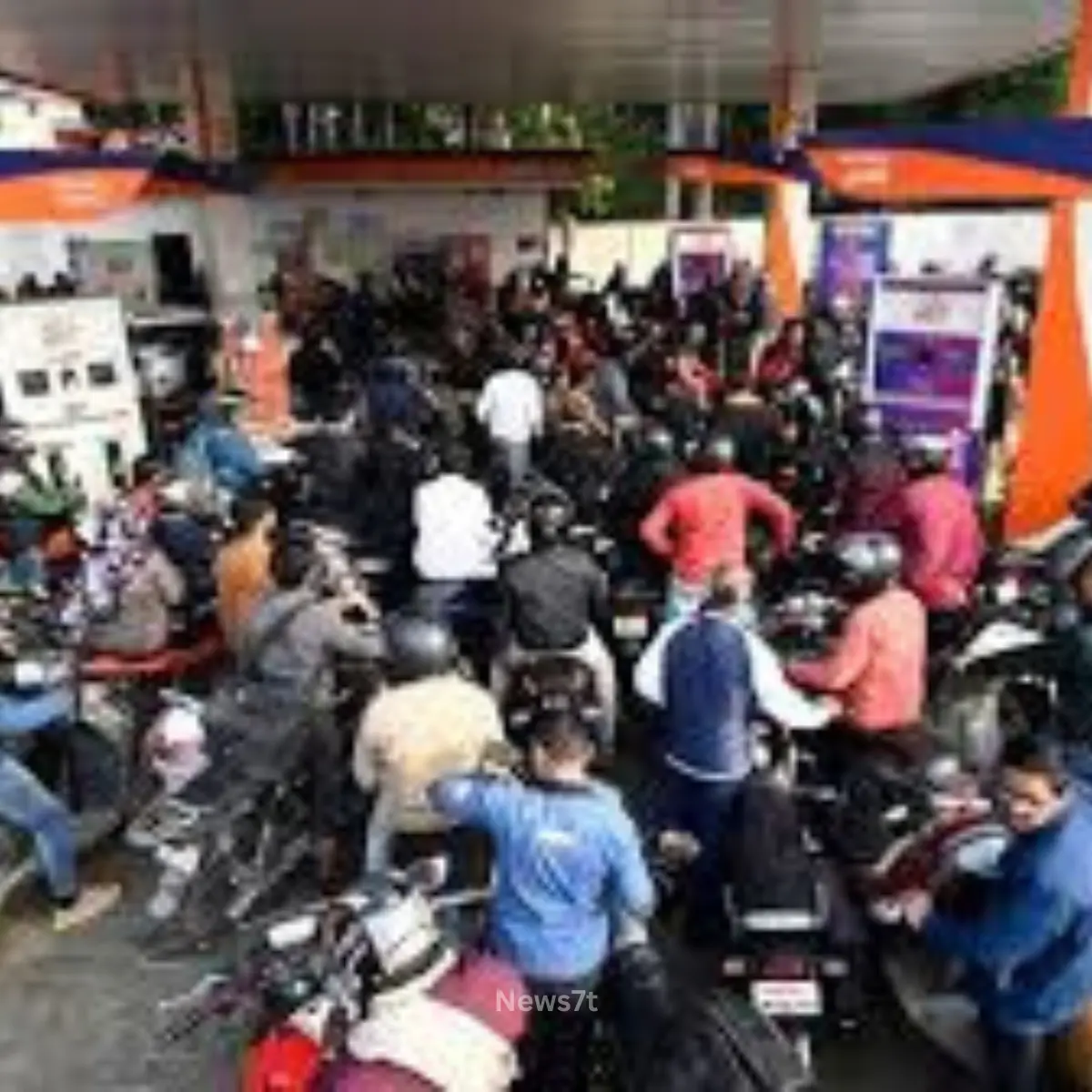 Fuel Shortage Rumors in Uttar Pradesh: Yogi Adityanath Gives Strong Warning to Hoarders (photo 3)