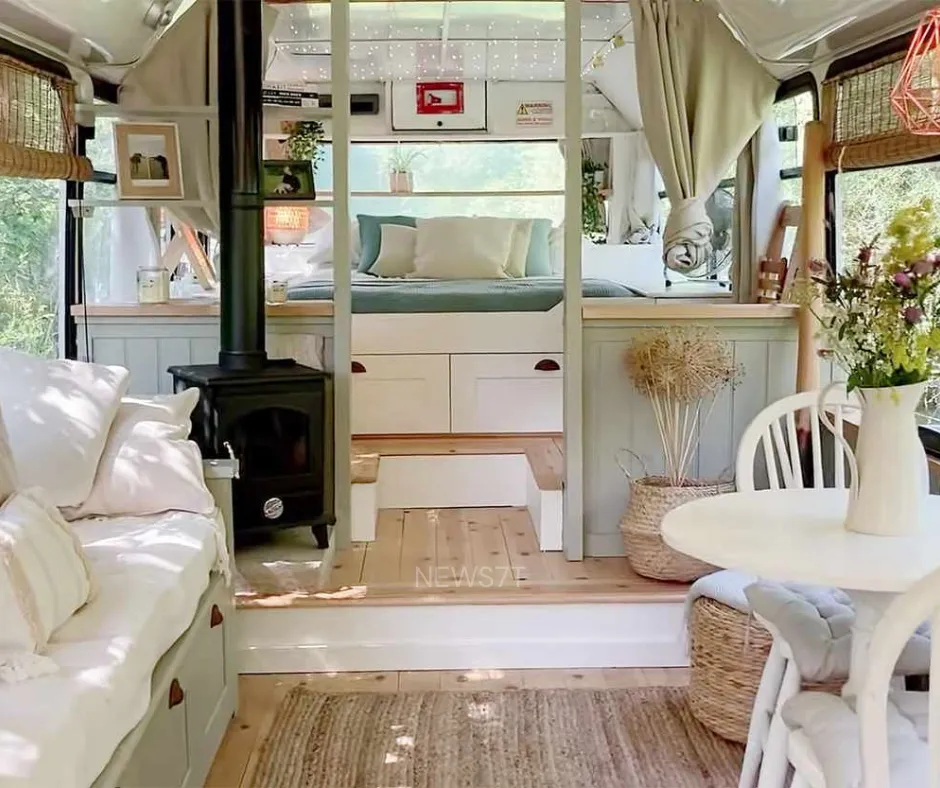 Double Decker Bus Dream Home: A Remarkable Transformation of an Old Vehicle into a Sustainable Living Space (photo 3)