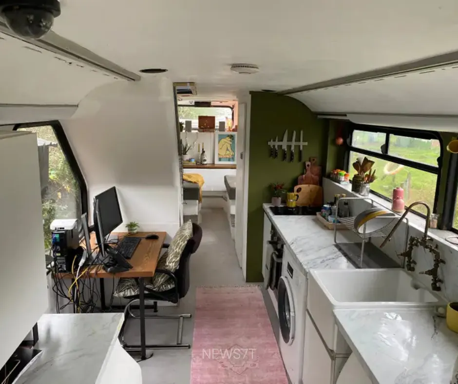 Double Decker Bus Dream Home: A Remarkable Transformation of an Old Vehicle into a Sustainable Living Space (photo 2)