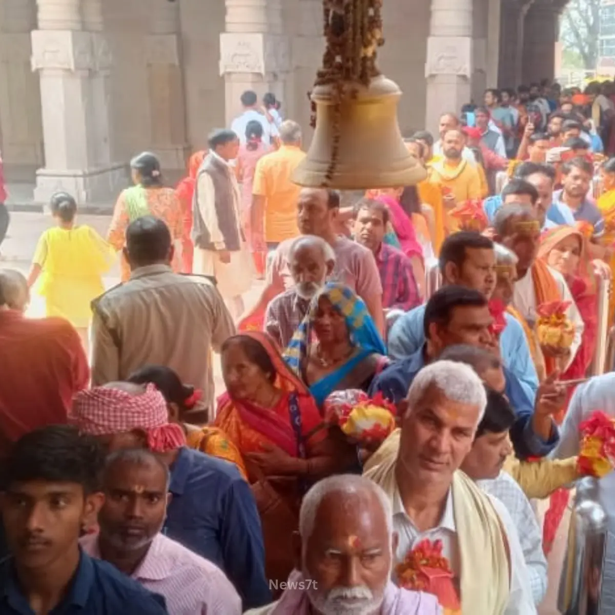 Maa Vindhyavasini Temple Navratri 2026 Crowd: Massive Chaos (photo 3)