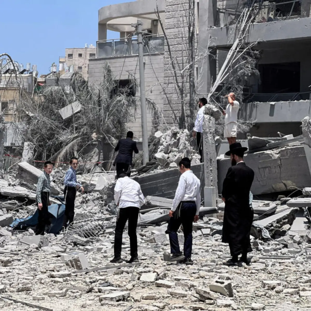 Iran–Israel War 2026: Deadly Strikes, Rising Global Chaos, and India’s High-Stakes Strategic Dilemma (photo 4)