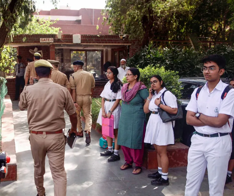 Delhi School Bomb Threats: A Comprehensive Analysis of Safety Measures and Modern Risks (photo 2)