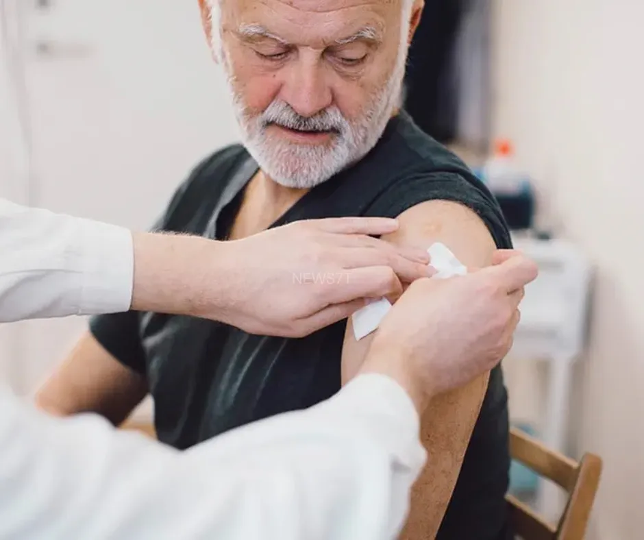 Winter Vaccines for Seniors: Protecting Elderly People from Flu, Pneumonia, and Shingles (photo 4)